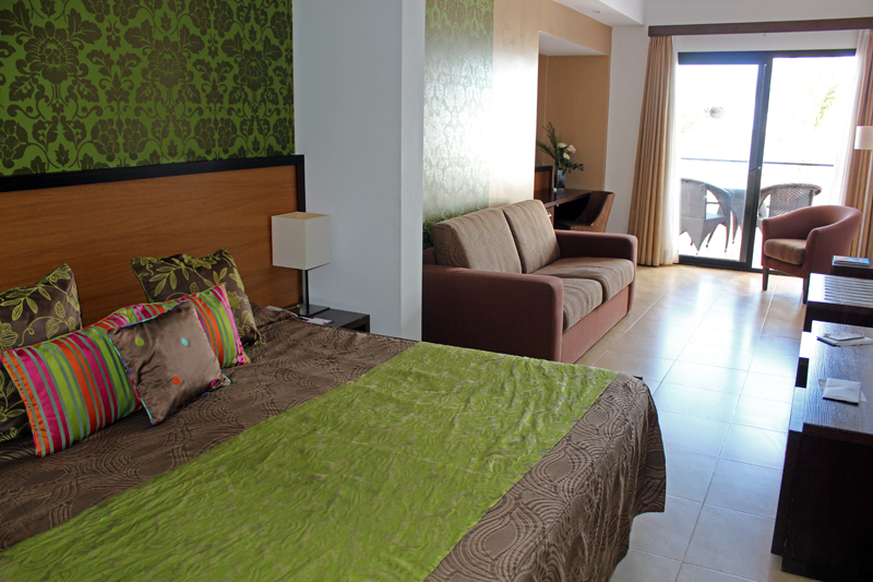 2016-11-06_171752 gran-canaria-2016.jpg - Agaete - Hotel Roca Negra - unser ger�umiges Zimmer